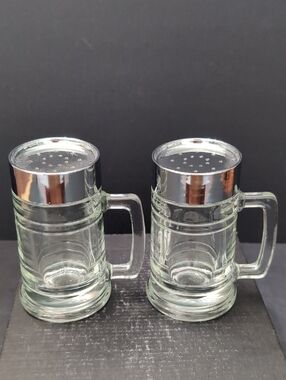 VGT 1980s Clear Glass Salt and Pepper Shaker Mugs with Silver Lids - Set of 2